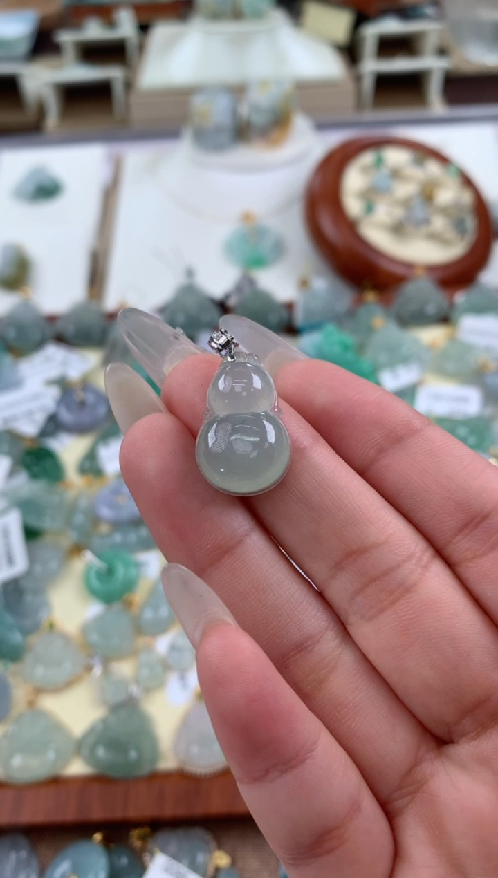 【闪购商品】翡翠颈饰18K金镶嵌 天然A货翡翠挂件