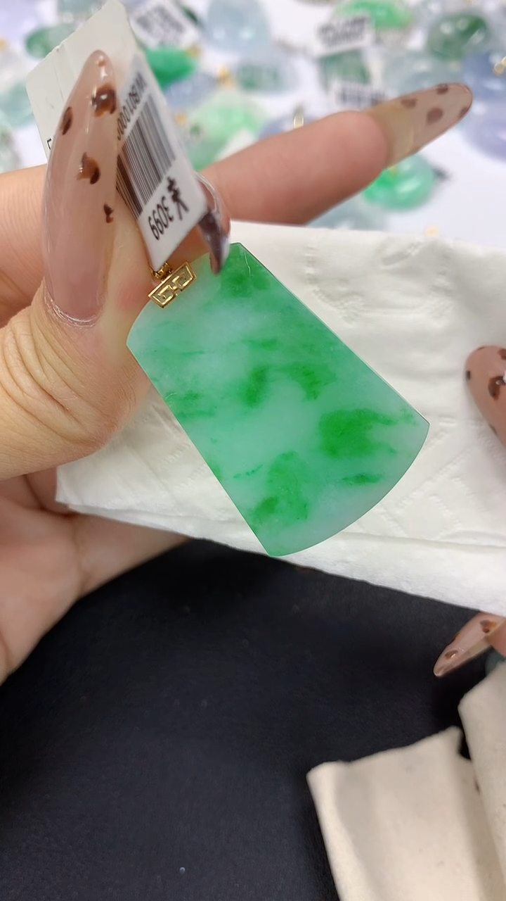 颈饰18K金镶嵌翡翠a货假一赔三支持复检百元上9元证书费自理