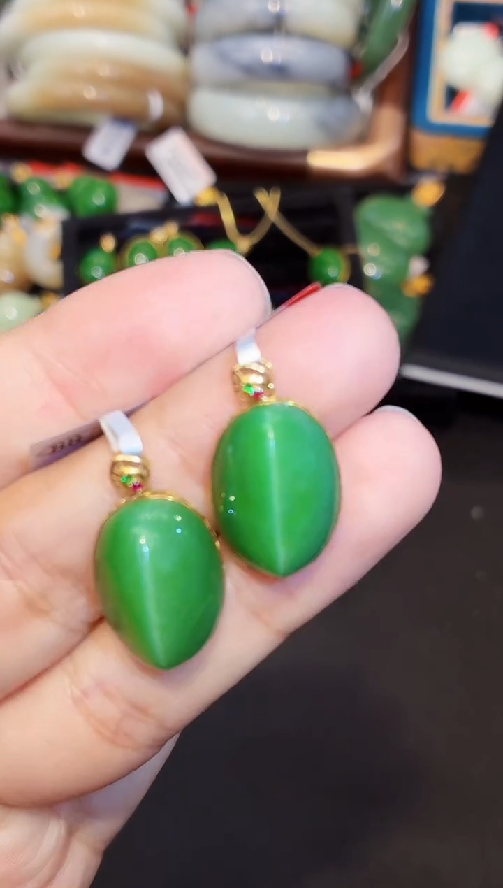 吊坠(赠链)18K金镶嵌和田玉多样性发一