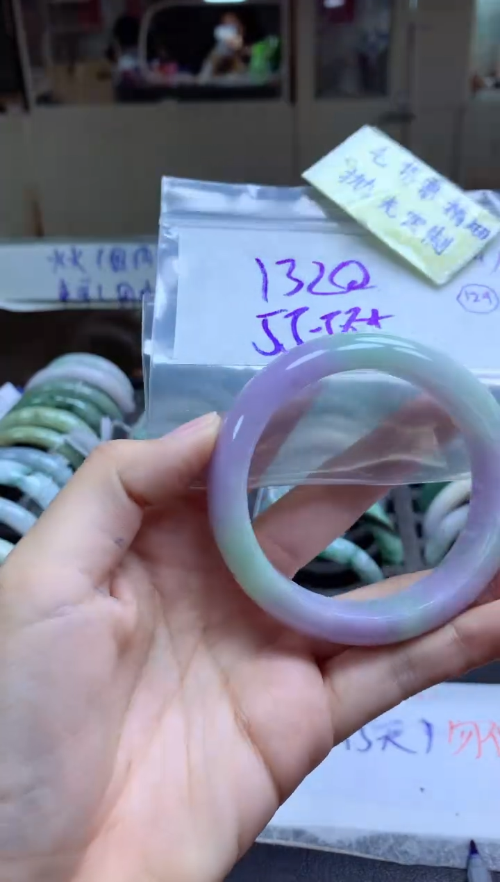 【闪购商品】定制翡翠未镶嵌手镯毛货需精细抛光+多人1320+元