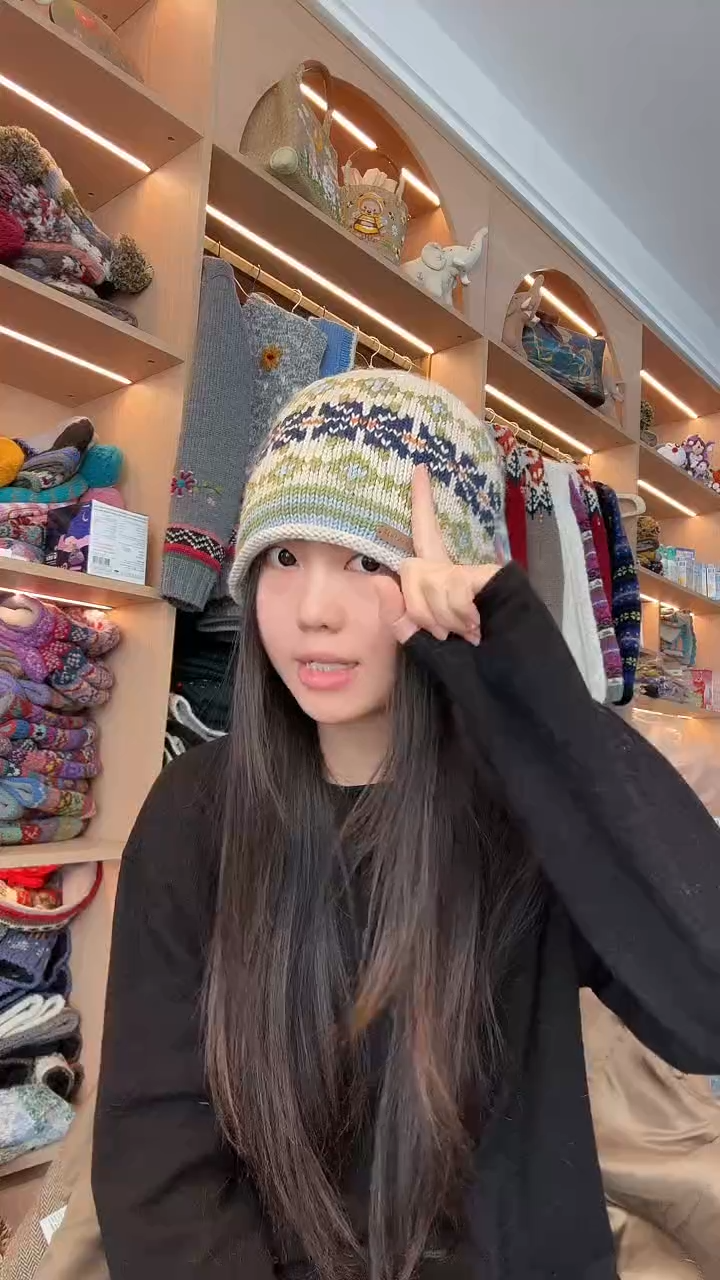 羊毛四叶草卷边帽