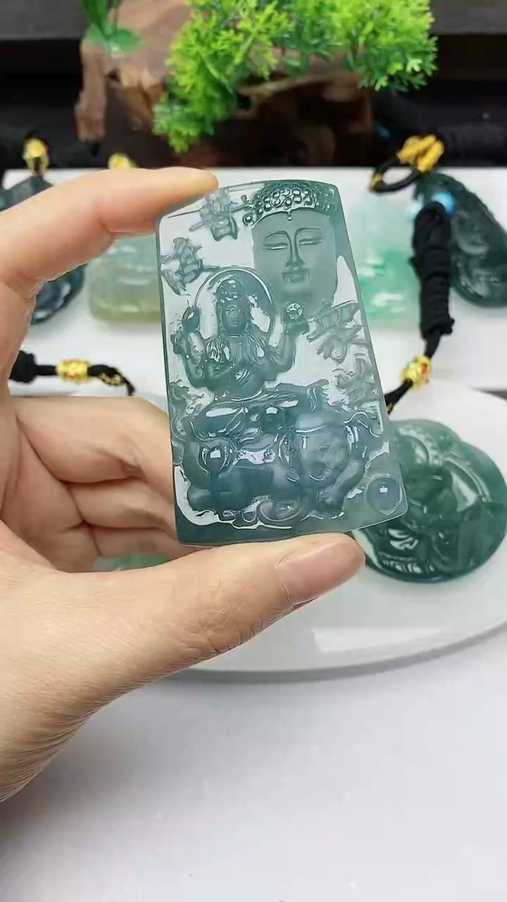 【闪购商品】翡翠颈饰未镶嵌