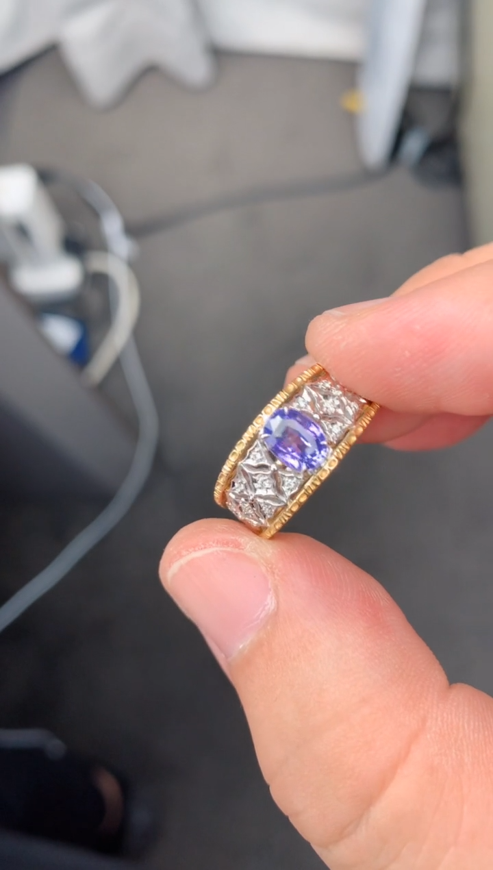 【闪购商品】彩色蓝宝石戒指18K金镶嵌1ct紫蓝宝戒指