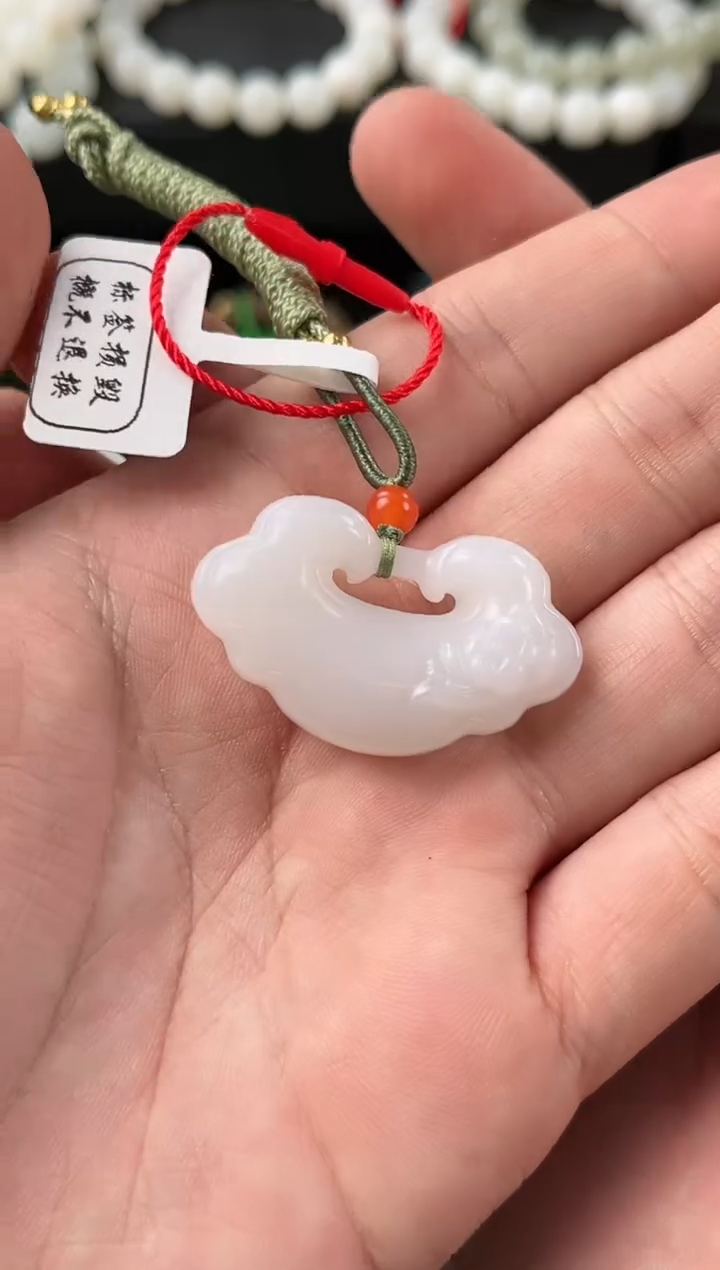 【闪购商品】和田玉挂件未镶嵌且末天泰白玉如意锁微色差