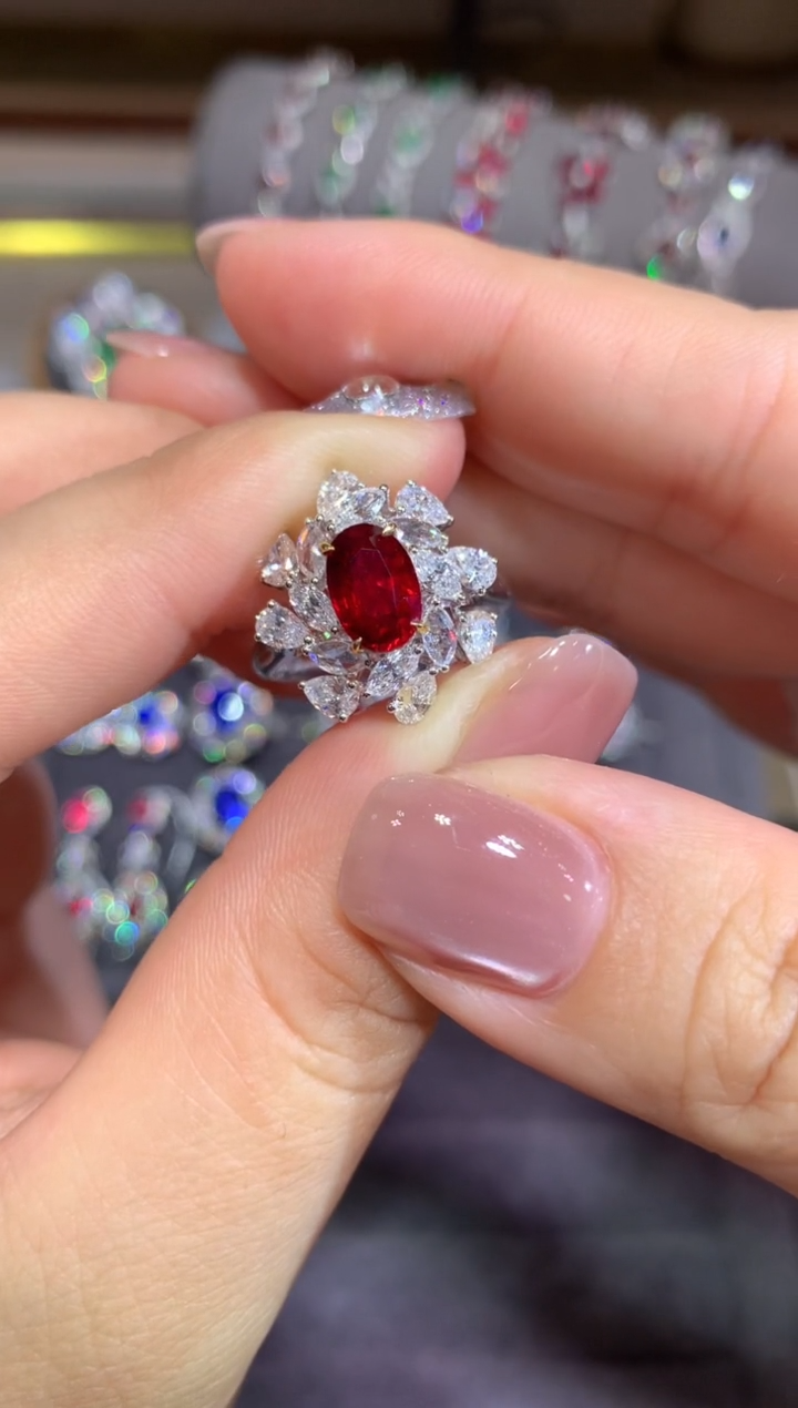 18K金镶嵌戒指红宝石2.02CT