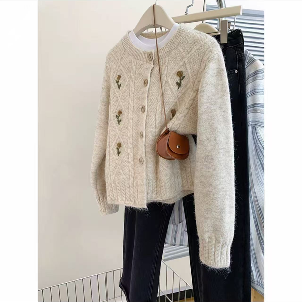 秋冬新款韩系刺绣小花慵懒风加厚休闲外套宽松百搭针织衫上衣女