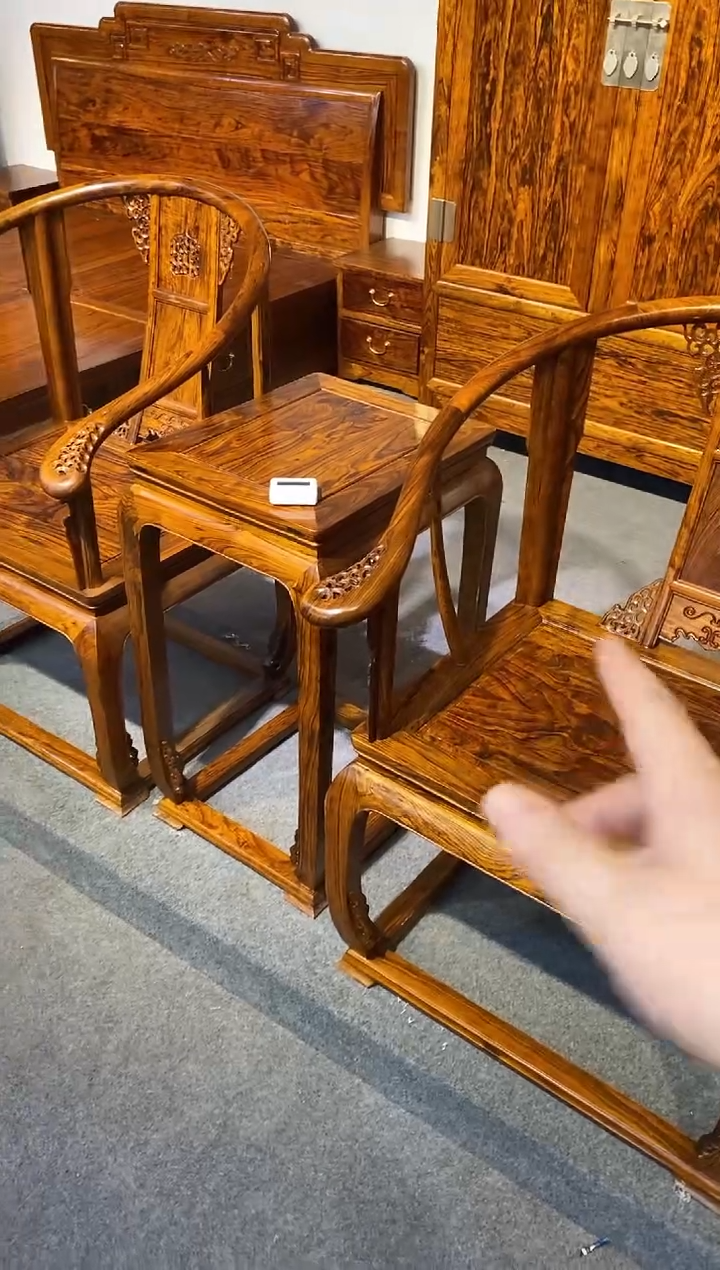 花梨木类椅子一对