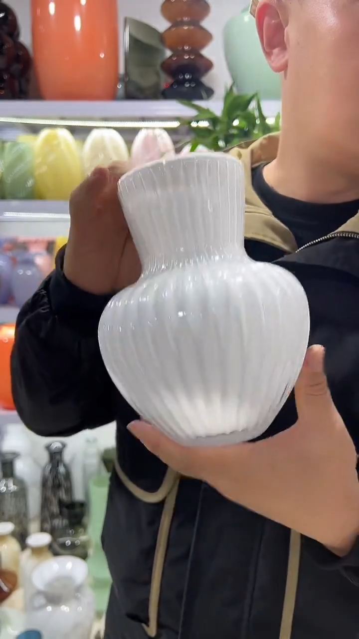 白色小蘑菇花瓶微瑕介意勿拍