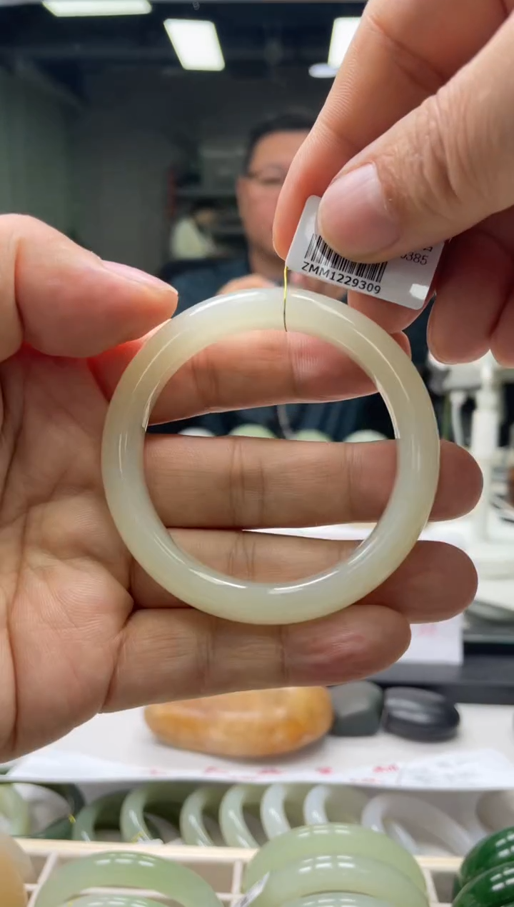 【闪购商品】和田玉手镯未镶嵌编码 9309圈口53-54