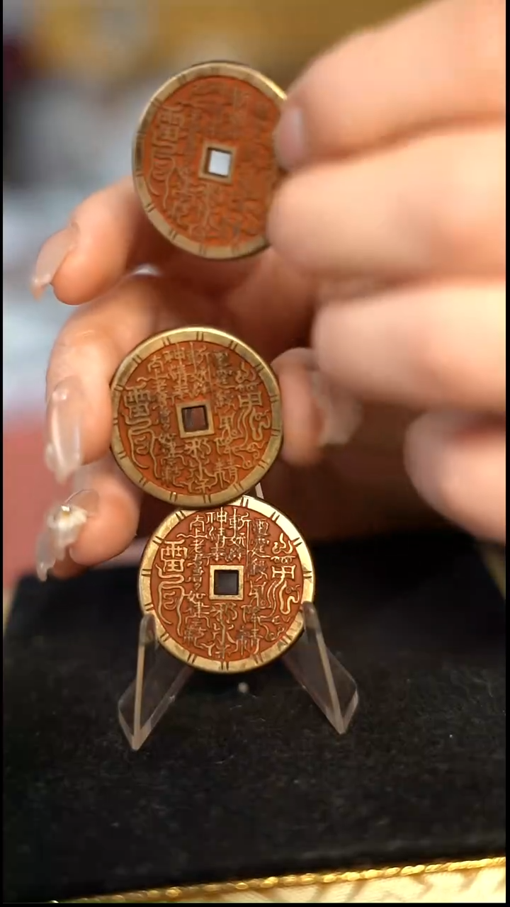 ࿄****1编号239山鬼花钱（配脖挂）