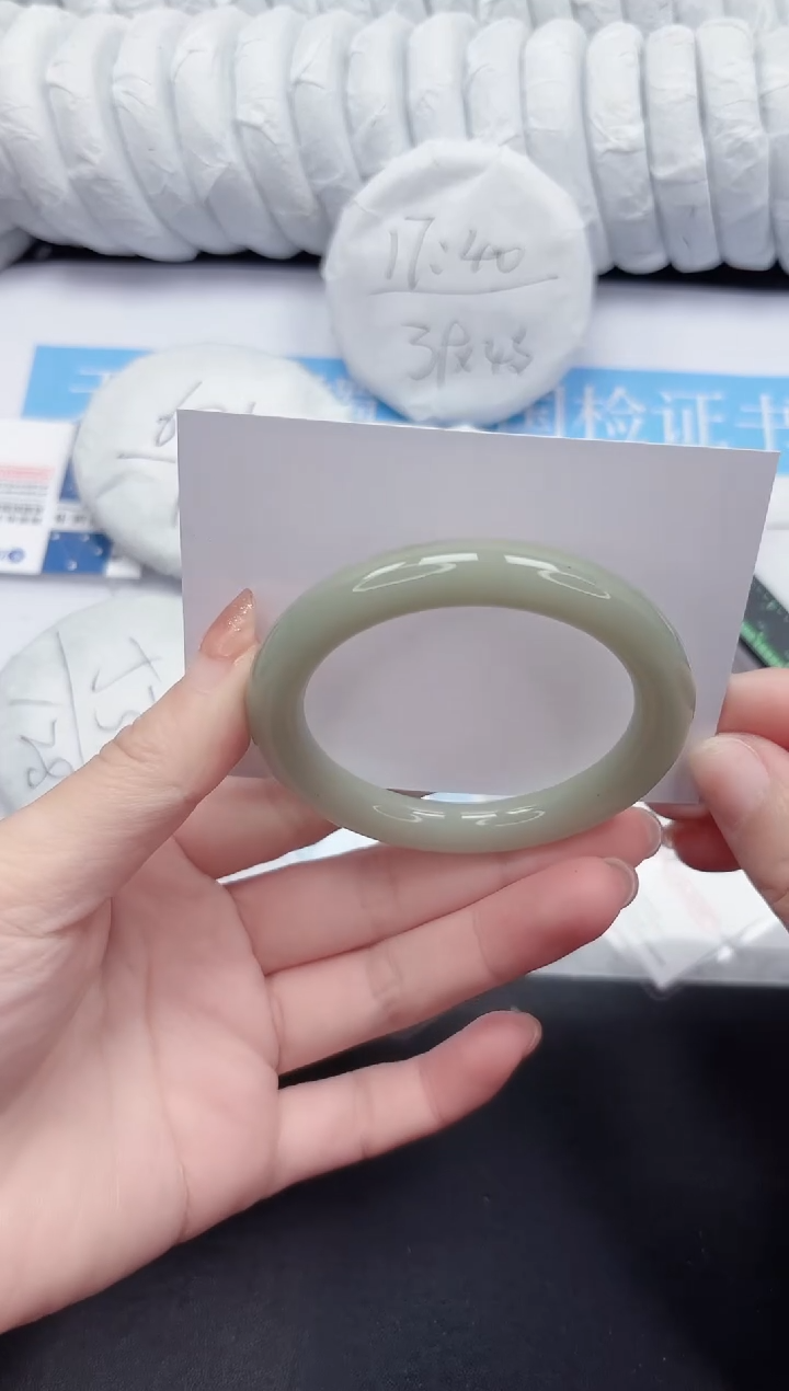 未镶嵌手镯石英质玉81-52.6DY