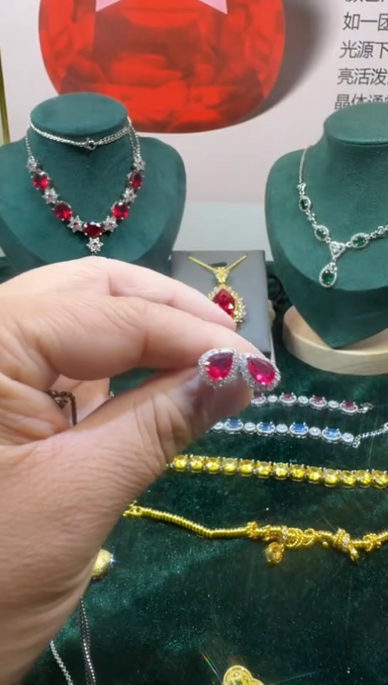 18K金镶嵌戒指红宝石1