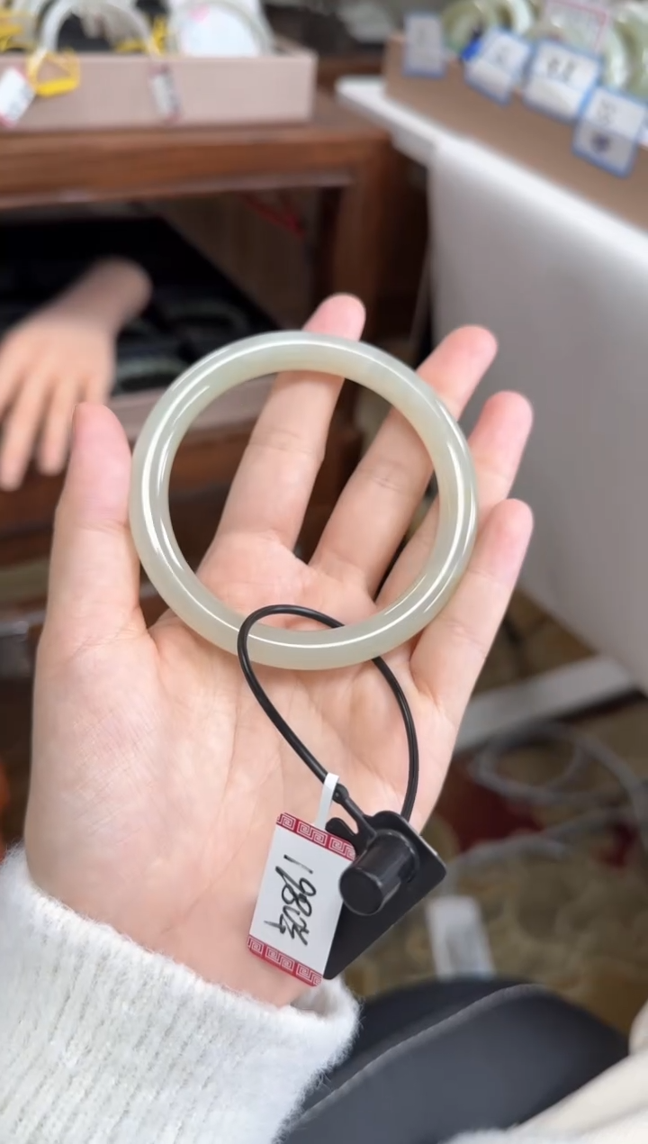 未镶嵌手镯和田玉56