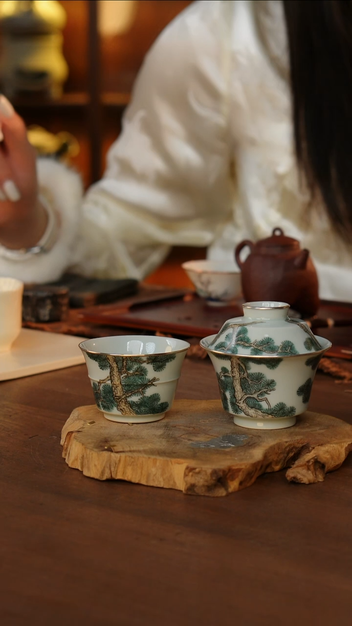 包银细松树盖碗加小杯