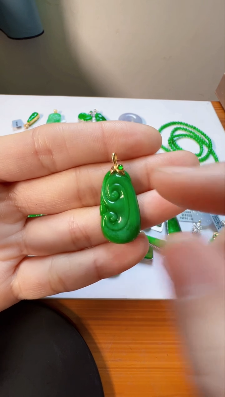 【闪购商品】翡翠吊坠(不含链)18K金镶嵌2380