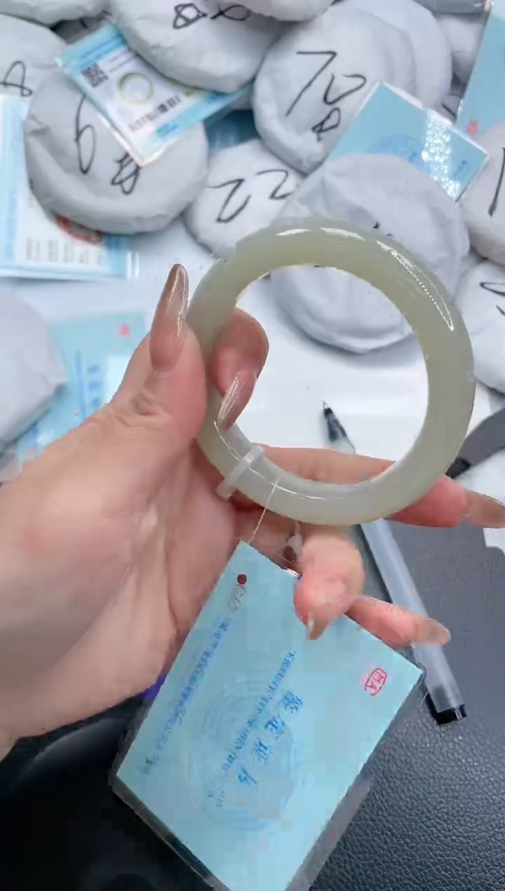 【闪购商品】和田玉手镯未镶嵌6S272-55