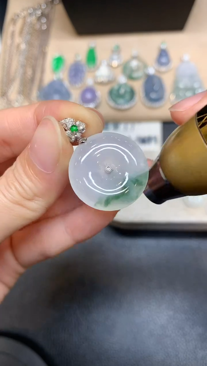 【闪购商品】翡翠颈饰18K金镶嵌平安扣【无服务费