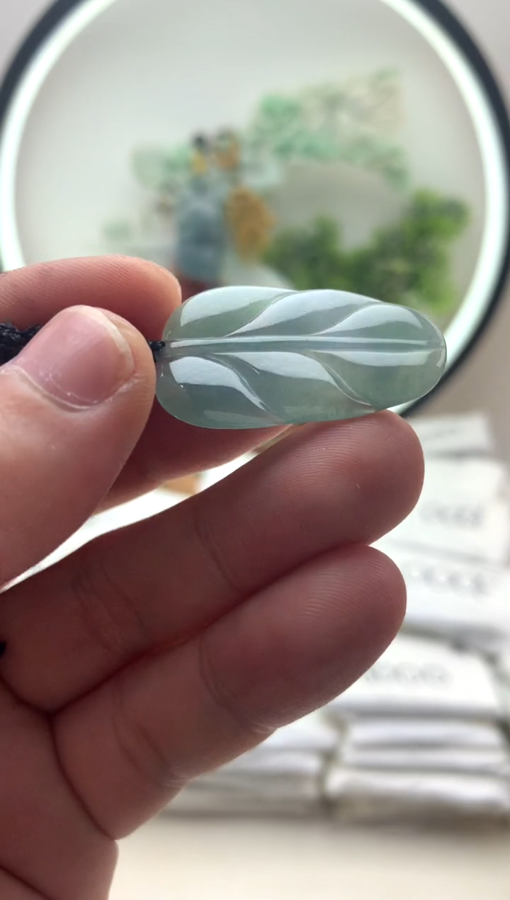 颈饰未镶嵌翡翠叶子