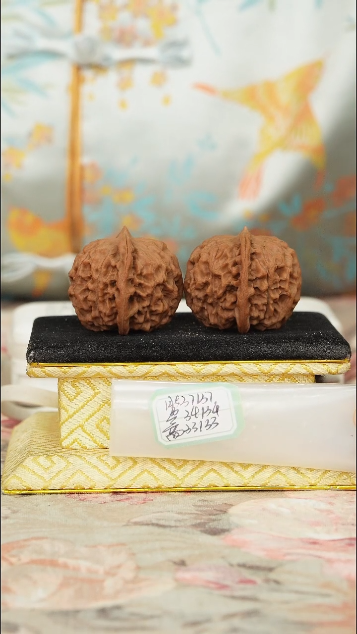 【闪购商品】文玩核桃把件非嫁接元宝