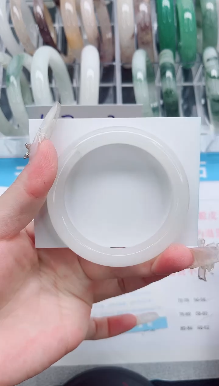 【闪购商品】石英质玉手镯未镶嵌A160-56