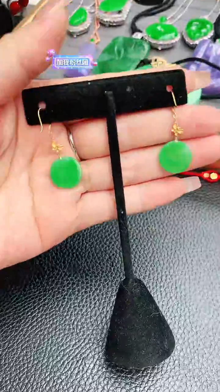 18K金镶嵌翡翠耳饰赠礼盒证书