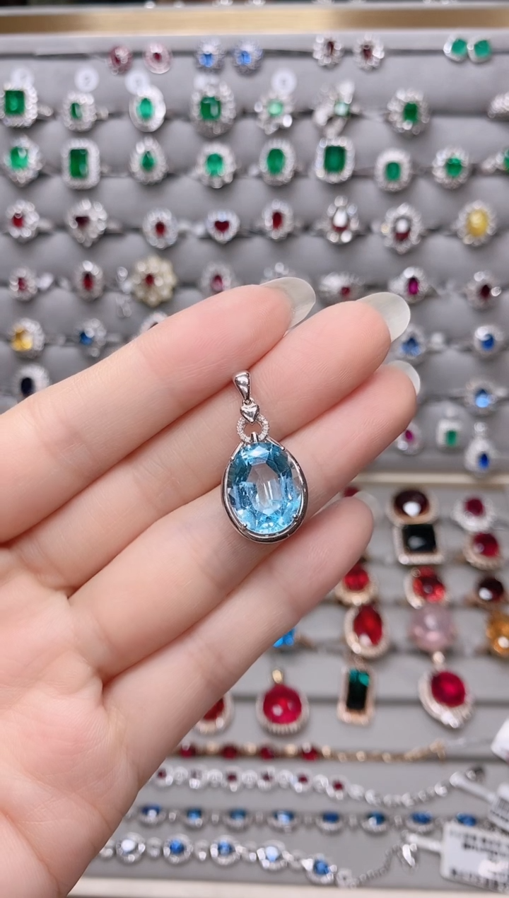 【闪购商品】托帕石18K金吊坠18K金镶嵌1