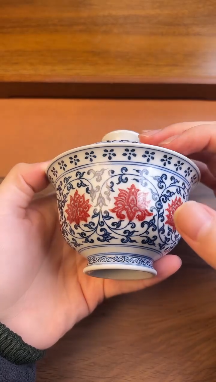 问青坊手工手绘青花釉里红盖碗
