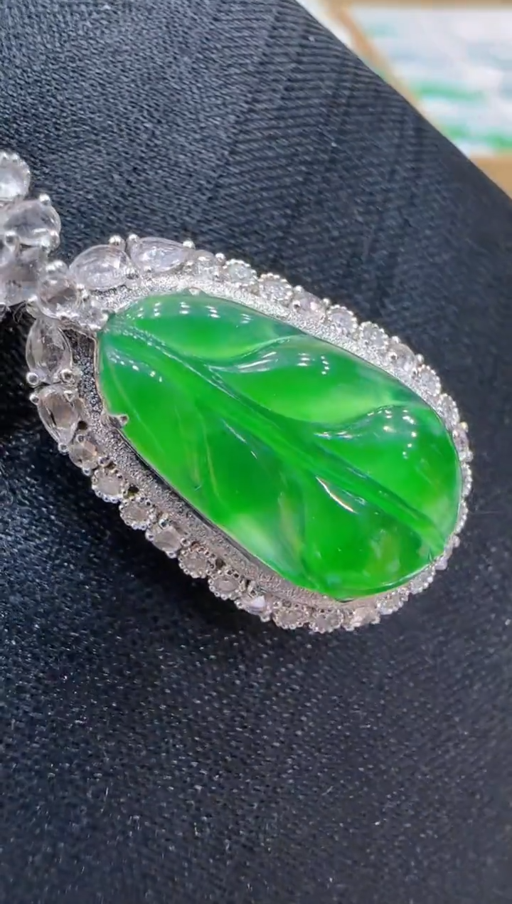 【闪购商品】翡翠吊坠(不含链)18K金镶嵌团购多样性发一件