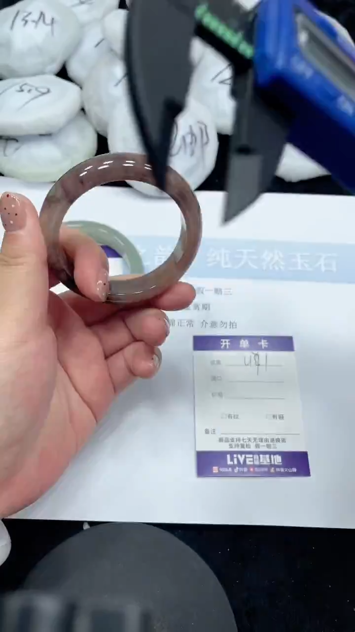 石英质玉手镯未镶嵌v171