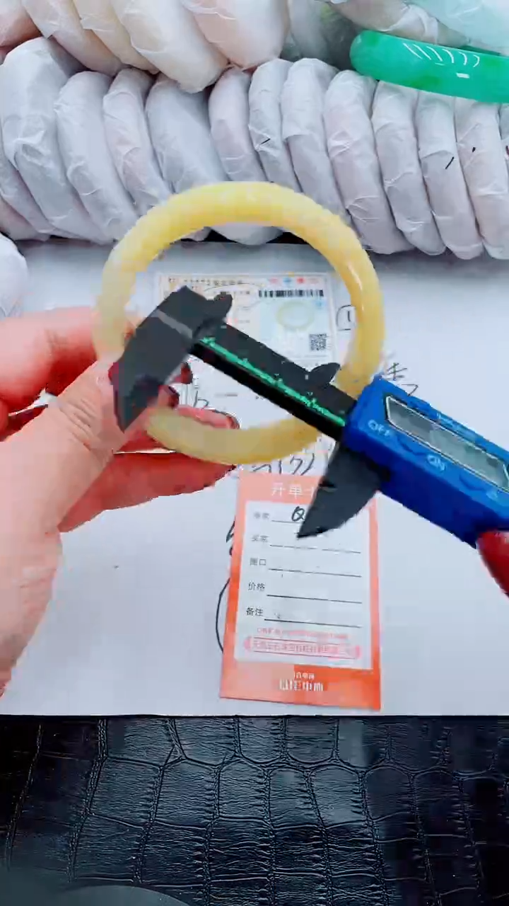 【闪购商品】石英质玉手镯未镶嵌Q231-61-62