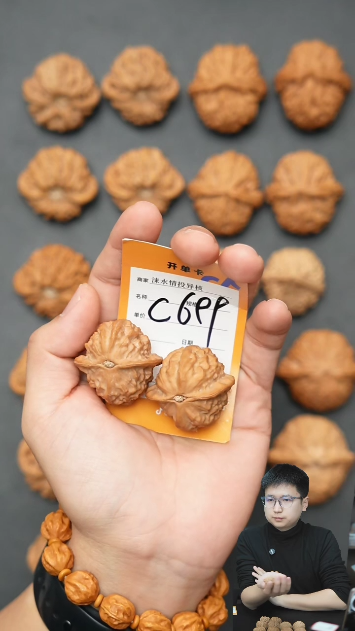【闪购商品】文玩核桃吊坠瓷娃娃36