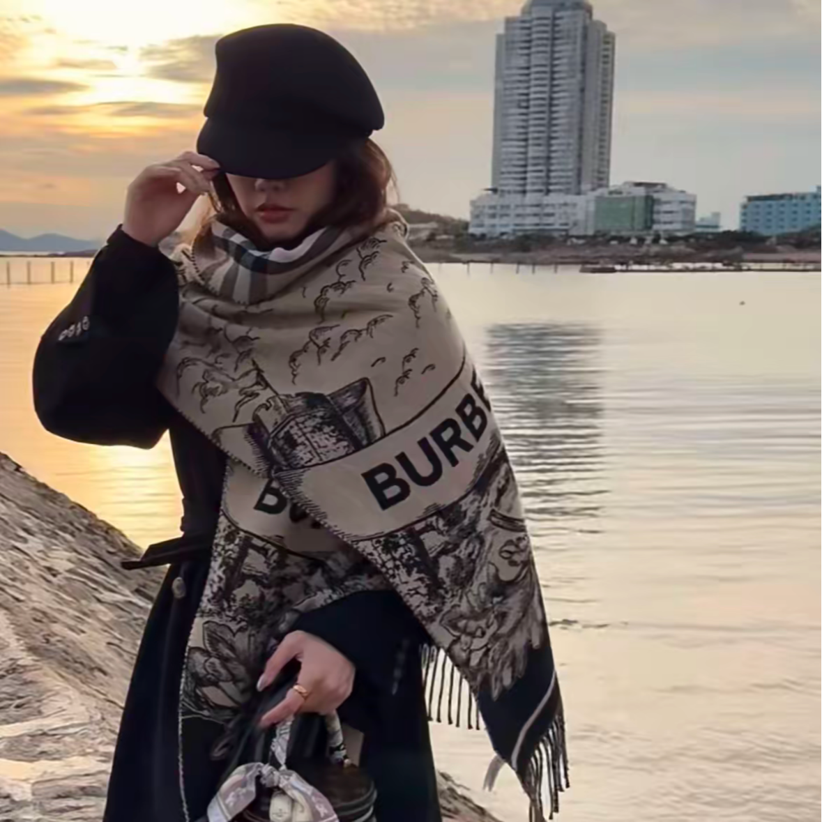未使用 BURBERRY/博柏利 马术骑士徽标100%羊绒提花围巾210*50cm