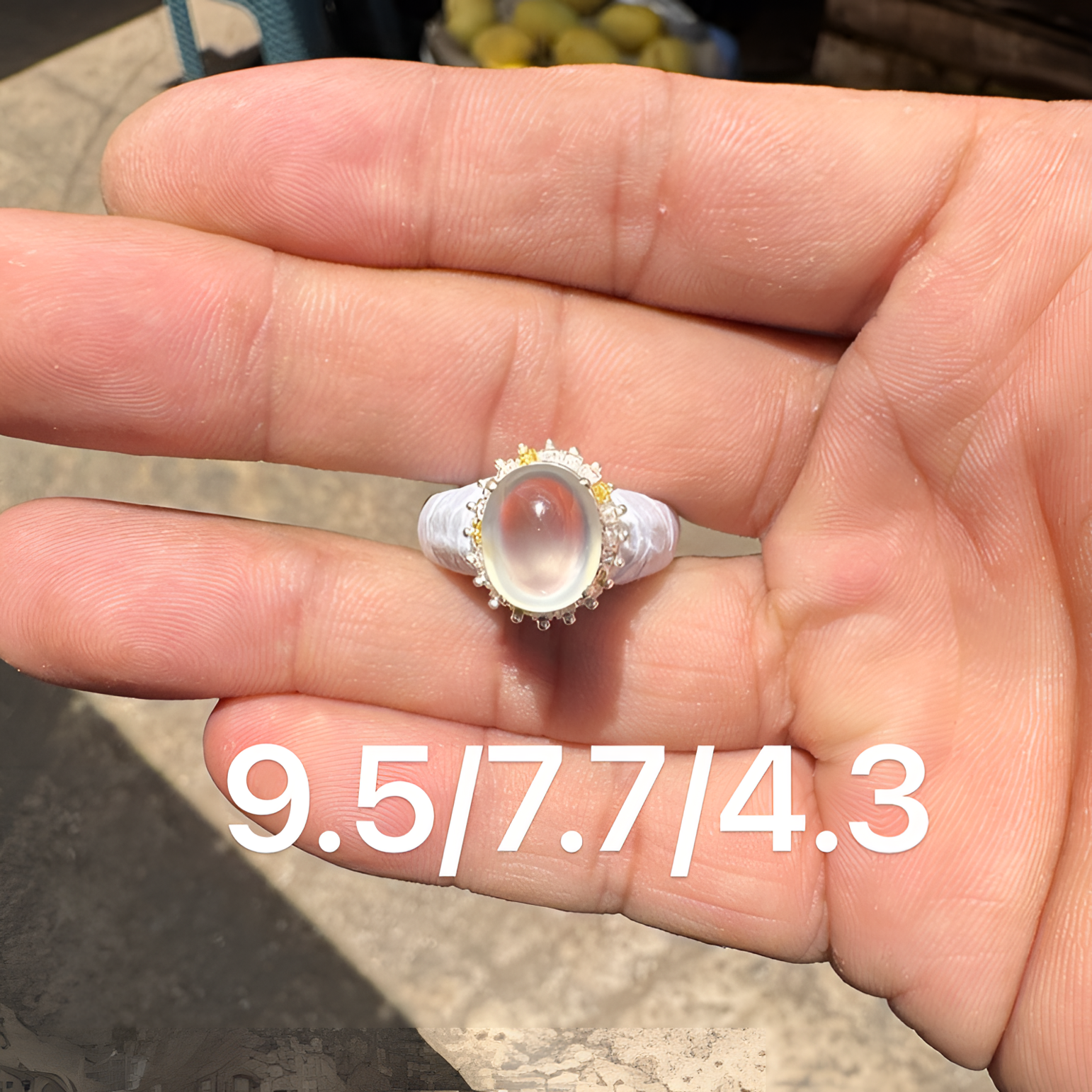 0720(小哪吒在源头)玻璃种翡翠白冰戒面干净肉细杠味荧光足M200