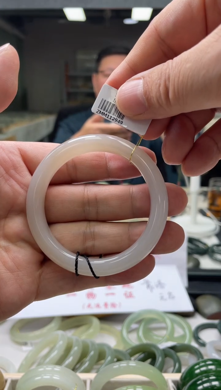【闪购商品】和田玉手镯未镶嵌编码 2949圈口54-55