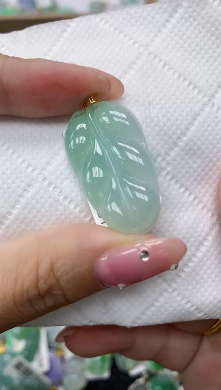 翡翠18K金镶嵌颈饰 1111111111