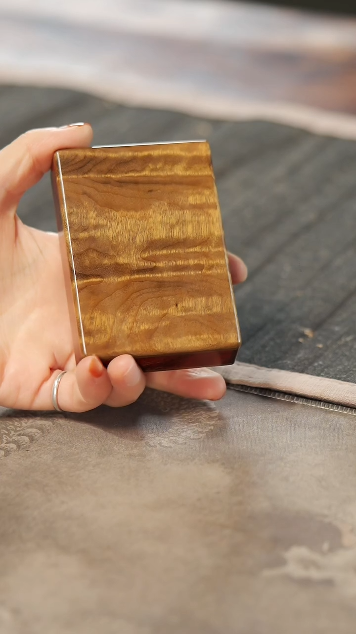 【闪购商品】金丝楠木雕488水波纹精工满金丝烟盒