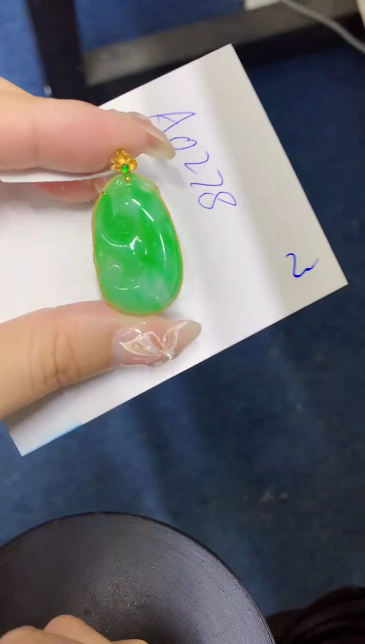 【闪购商品】翡翠颈饰18K金镶嵌0000000000