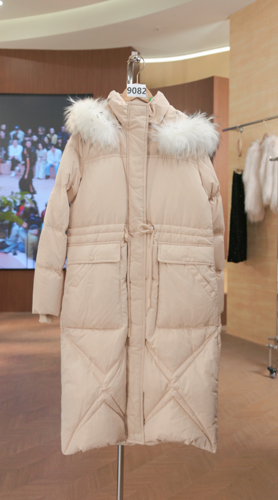 9082 秋冬款气质时保暖搭女士羽绒服中长款