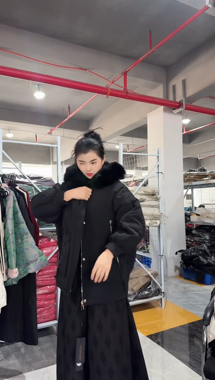 森比 短款毛领羽绒服