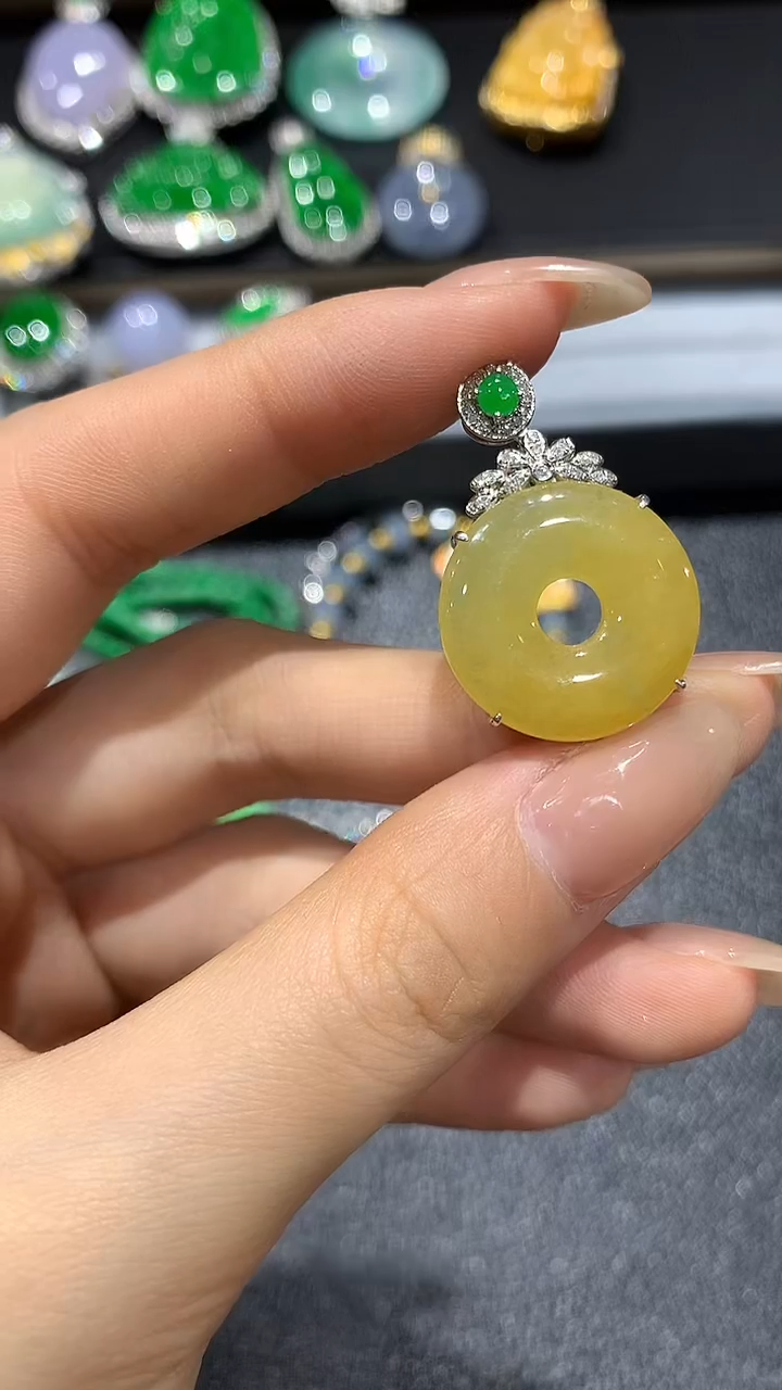 【闪购商品】翡翠吊坠(不含链)18K金镶嵌5团购
