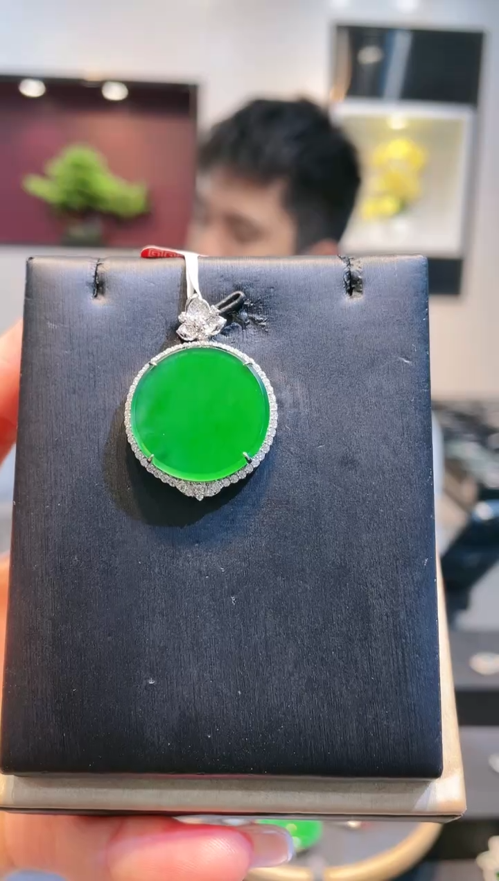 【闪购商品】翡翠颈饰18K金镶嵌A26天然A货翡翠吊坠