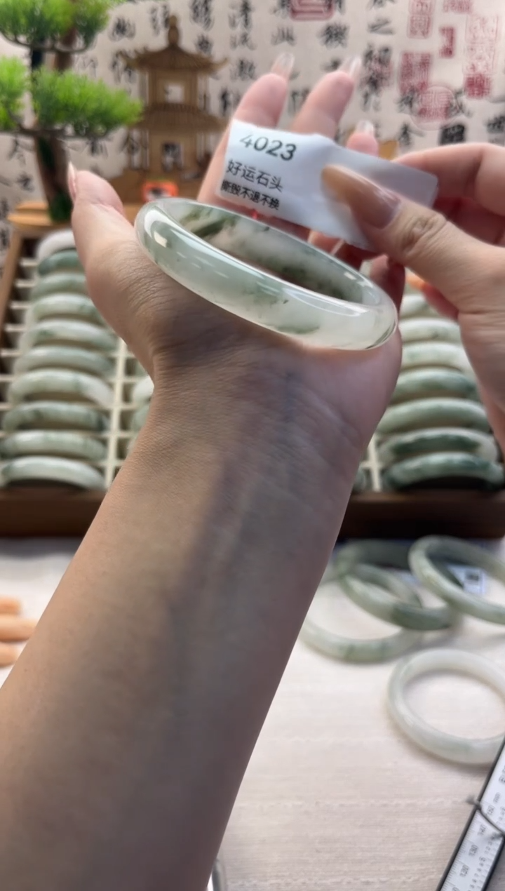 未镶嵌手镯石英质玉4023