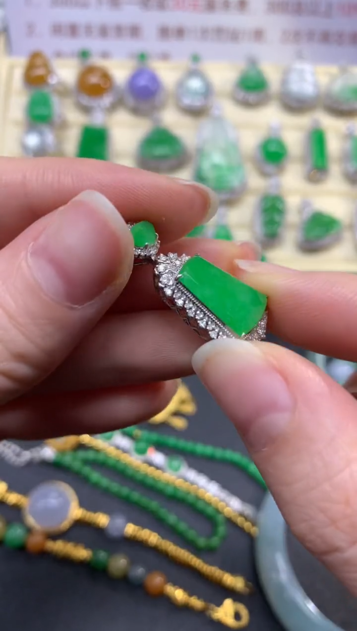 翡翠18K金镶嵌吊坠(不含链)吊坠|6900+690