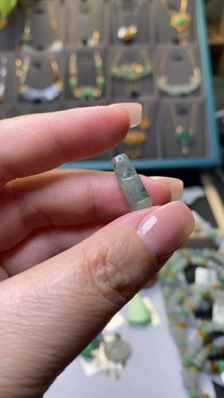 颈饰未镶嵌翡翠净货40253