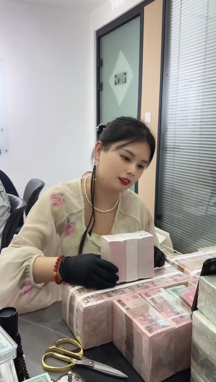 福利整刀百张连号  保真 不挑号  蓝精灵 05