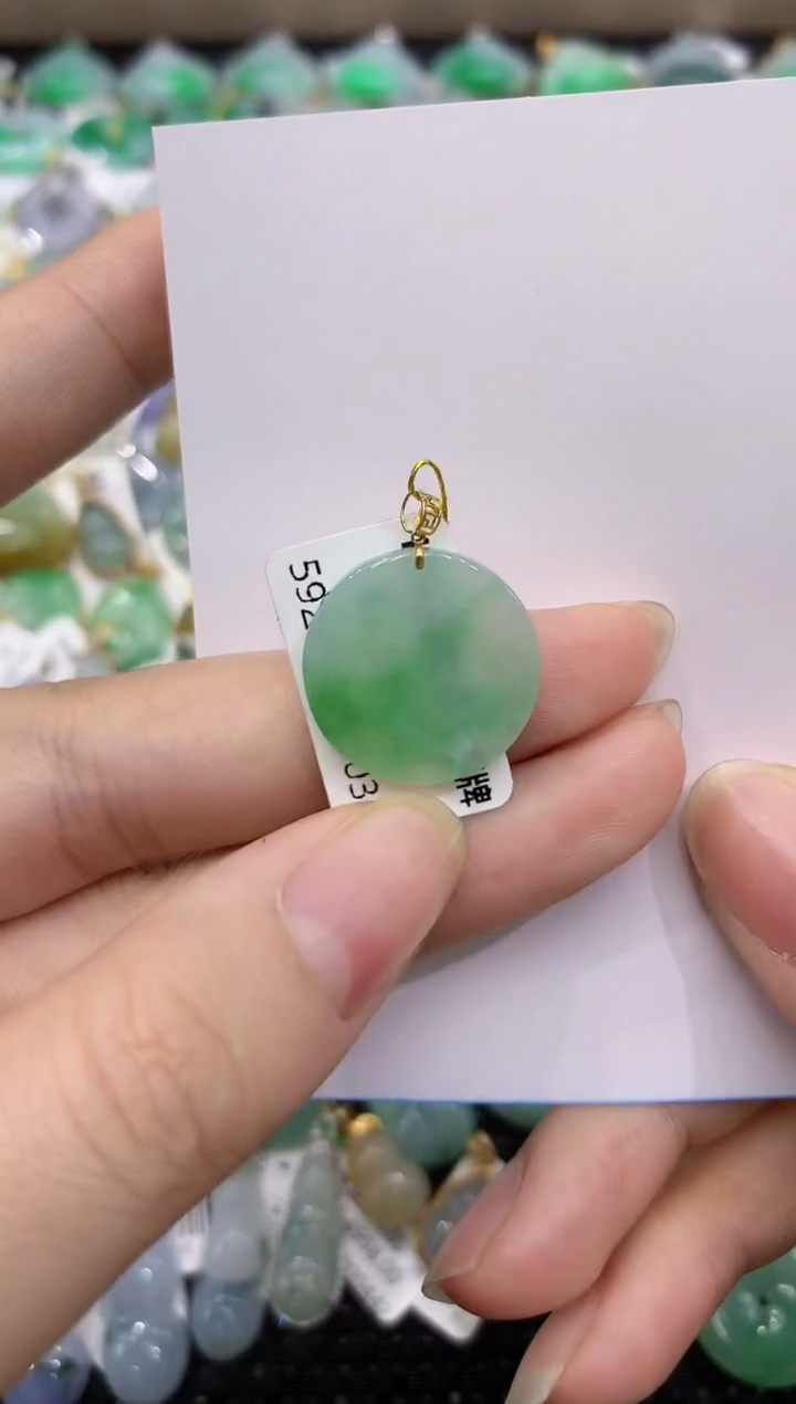 【闪购商品】翡翠颈饰18K金镶嵌8888888888