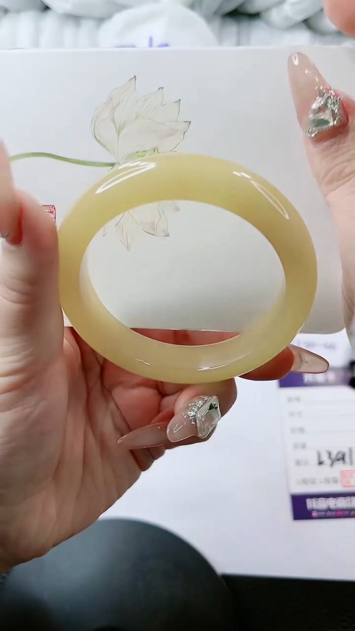 【闪购商品】石英质玉手镯未镶嵌多样性发货L391