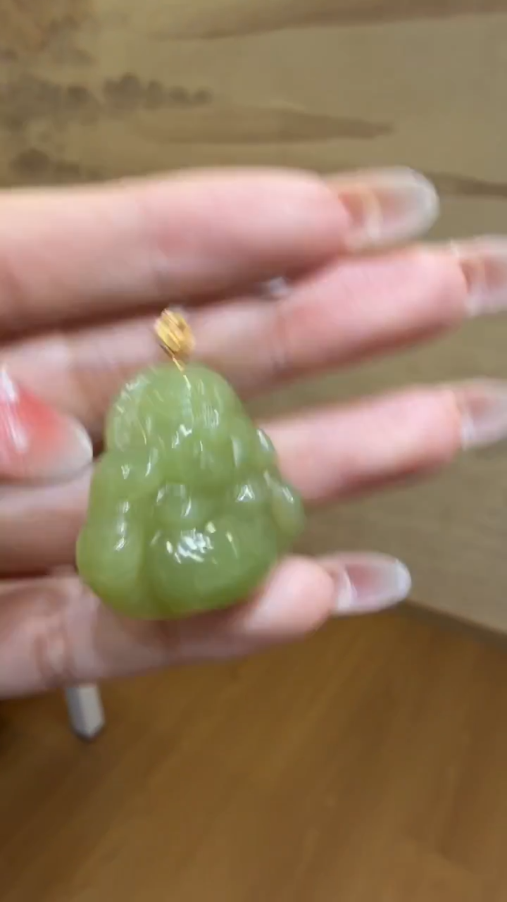 颈饰18K金镶嵌和田玉挂件