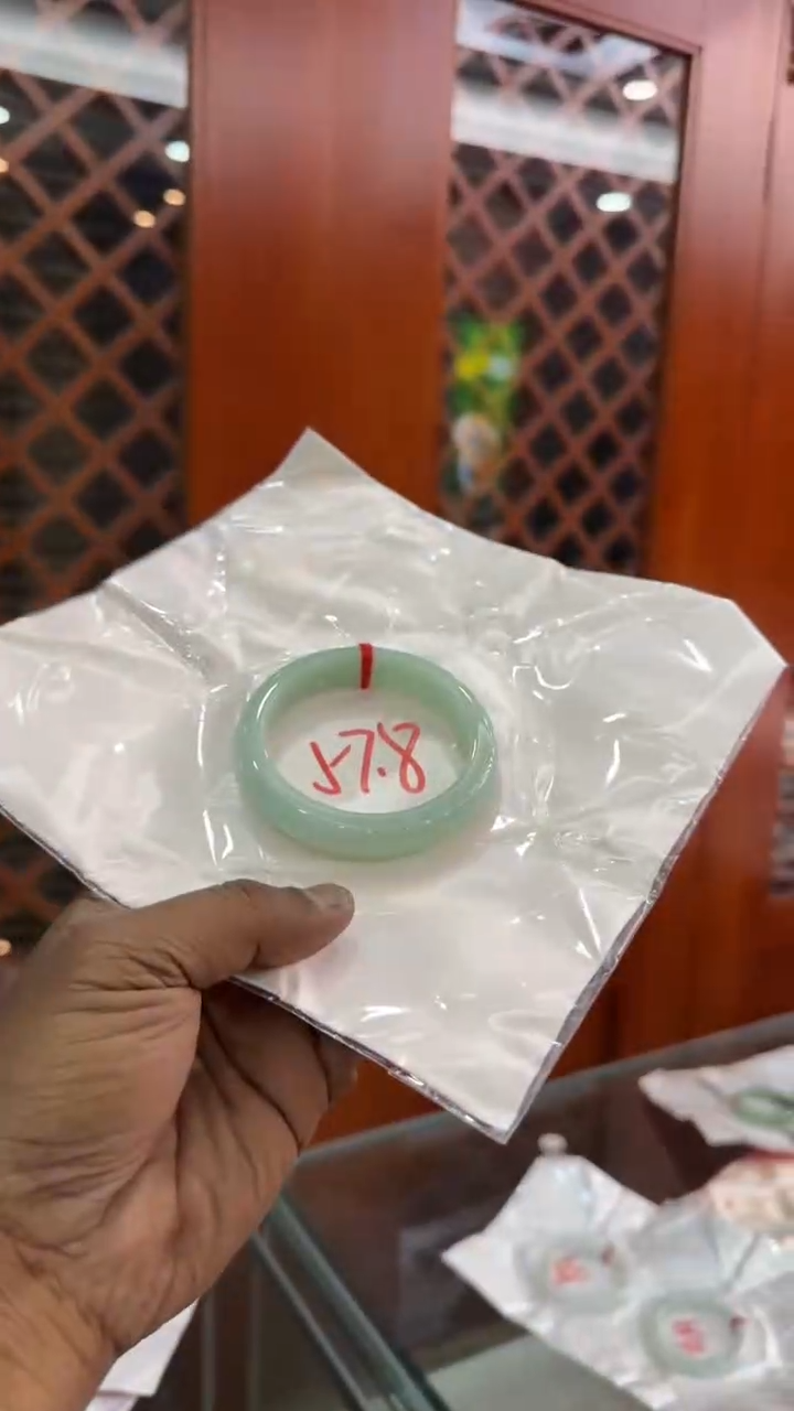 【闪购商品】翡翠手镯未镶嵌手镯