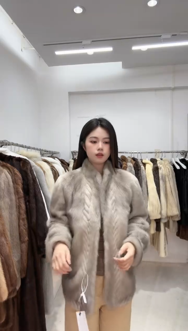 反季买皮草别墅靠大海